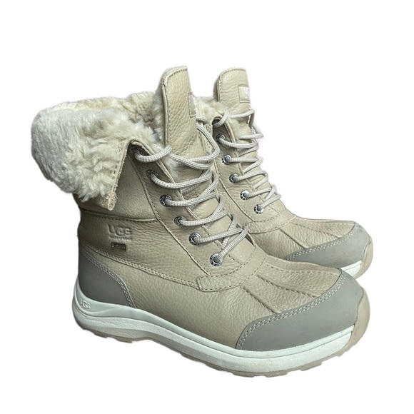 UGG Shoes - Ugg Adirondack Lace Up Shearling Ankle Winter Boots 8.5 in Taupe Beige